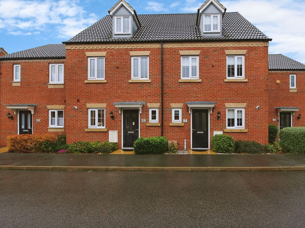 3 bed town house for sale in Salisbury Gardens, Bourne PE10, £240,000