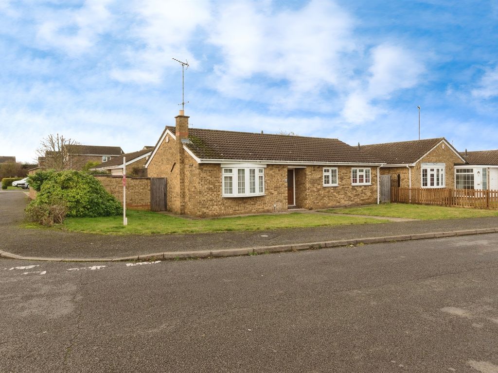 3 bed detached bungalow for sale in Denford Way, Wellingborough NN8, £325,000