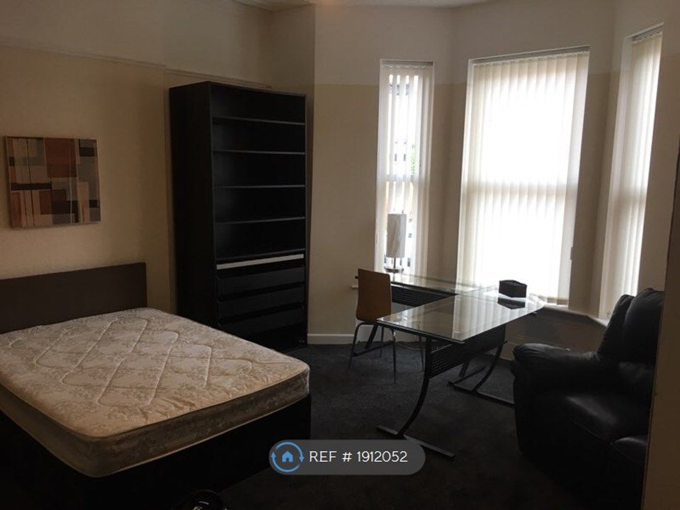 8 bed semi-detached house to rent in Rutland Avenue, Sefton Park, Liverpool L17, £4,000 pcm
