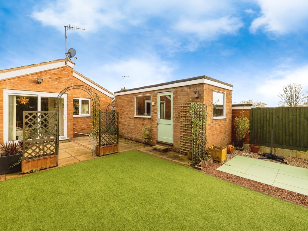 2 bed bungalow for sale in Barnack Drive, Warwick CV34, £330,000