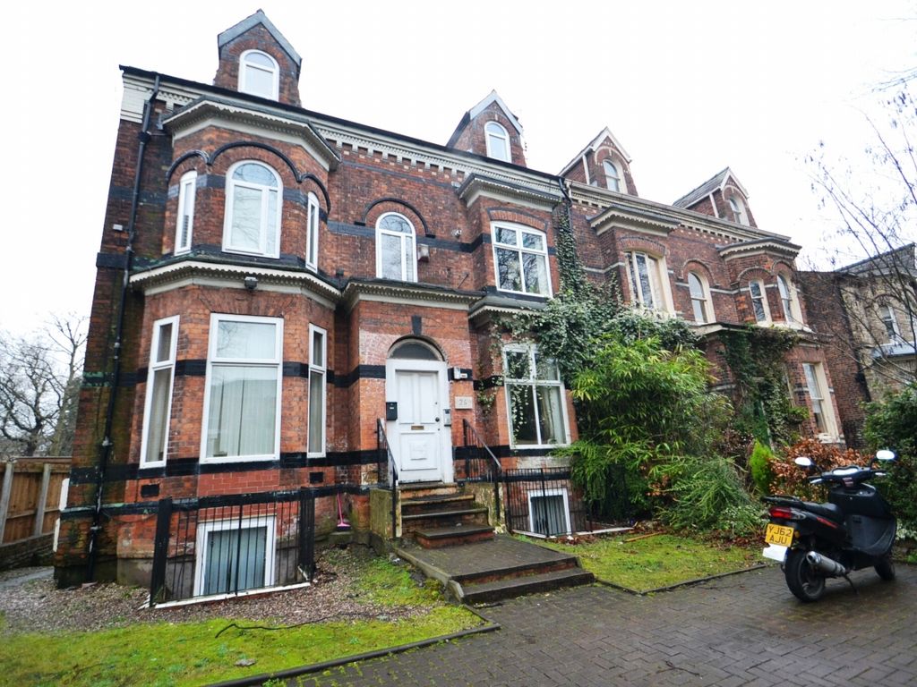 2 bed flat to rent in Wellington Road, Whalley Range, Manchester M16, £925 pcm
