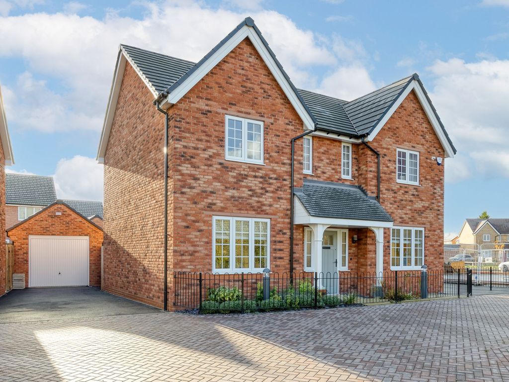 4 bed detached house for sale in Poppy Fields, Lower Stondon SG16, £600,000