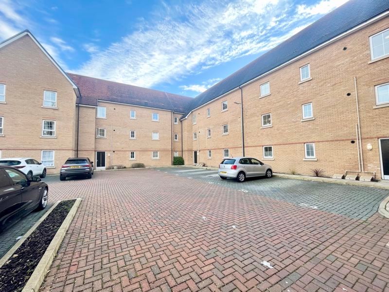 2 bed flat for sale in Design Drive, Dunstable LU6, £220,000