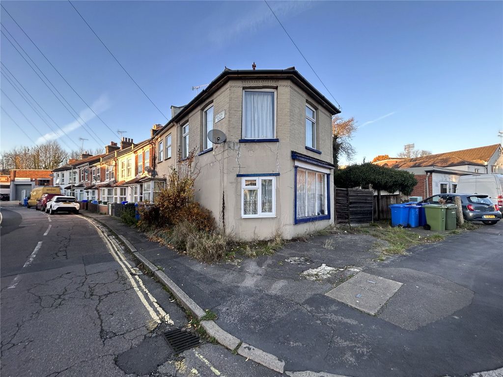 3 bed end terrace house for sale in St. Michaels Road, Aldershot, Hampshire GU12, £200,000