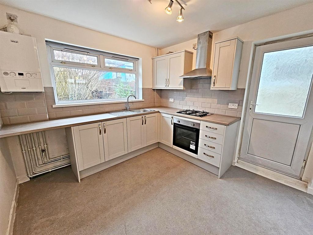 3 bed terraced house to rent in Commercial Street, Beddau, Pontypridd CF38, £875 pcm
