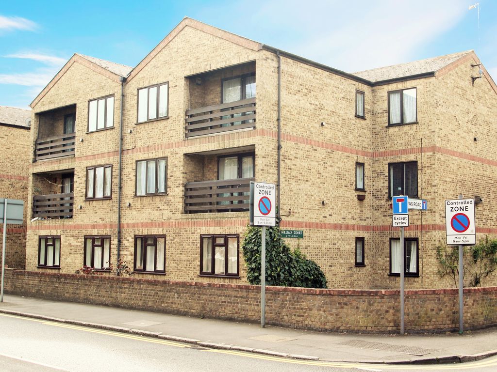 1 bed flat for sale in William Court, Uxbridge, Greater London UB8, £225,000