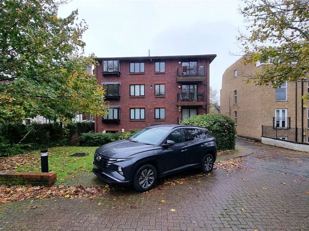 1 bed flat for sale in Widmore Road, Bromley BR1, £180,000