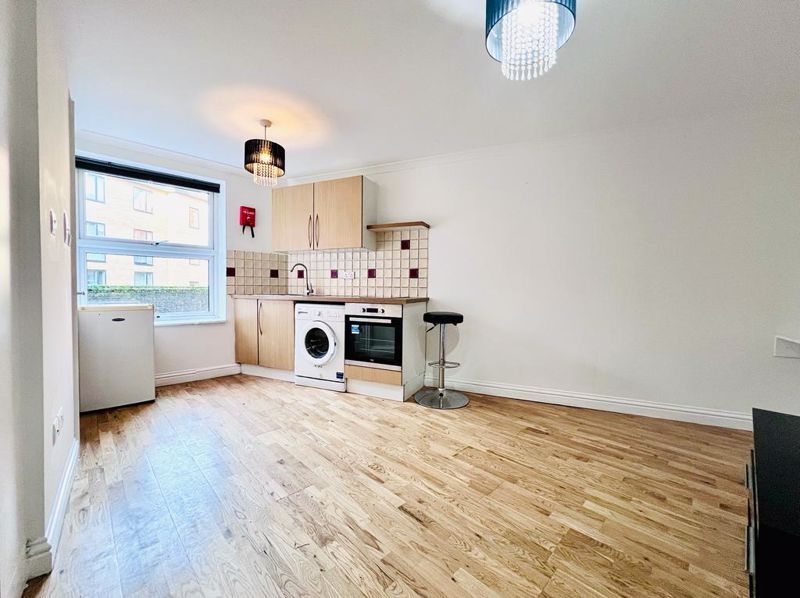 1 bed flat to rent in Stoke Newington Road, London N16, £1,400 pcm