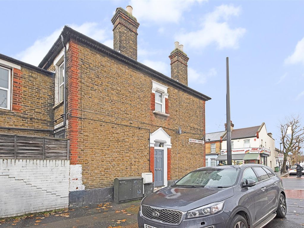 2 bed flat for sale in Green Street, London E7, £300,000