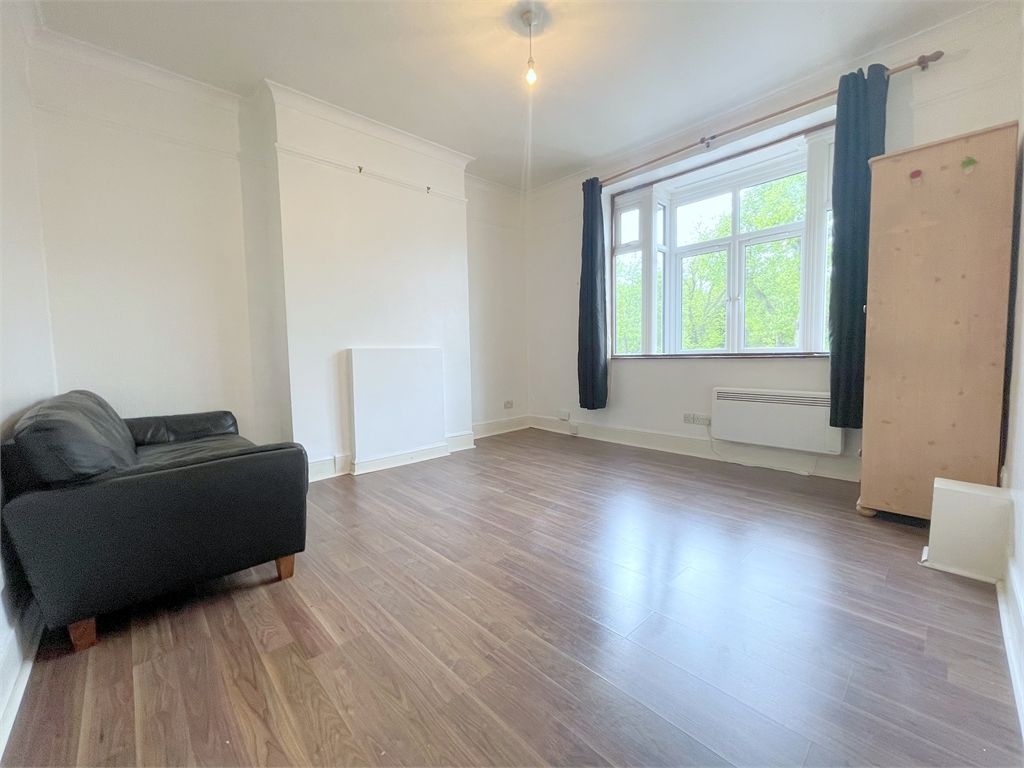 Studio to rent in Brownhill Road, Catford, London SE6, £1,250 pcm