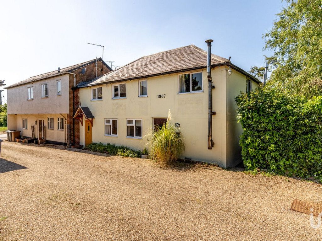 7 bed link-detached house for sale in Albury, Ware SG11, £595,000
