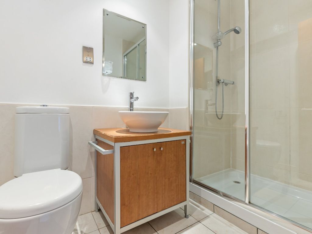 2 bed flat for sale in Dunlop Street, Glasgow G1, £240,000