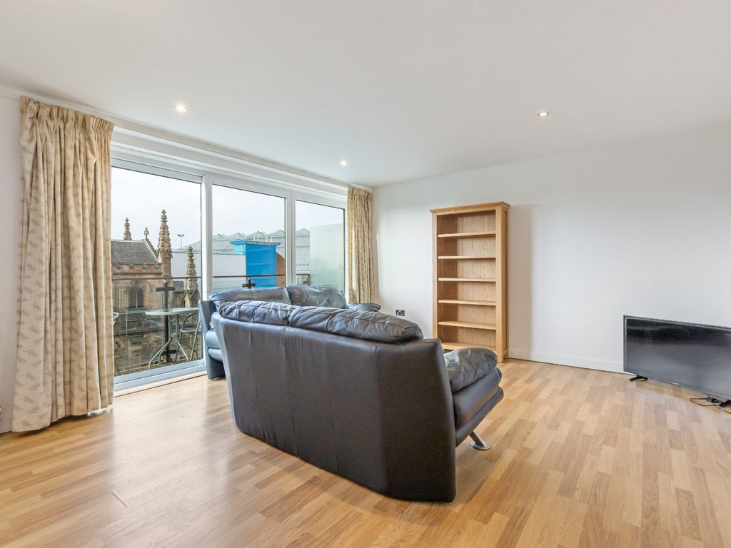 2 bed flat for sale in Dunlop Street, Glasgow G1, £240,000