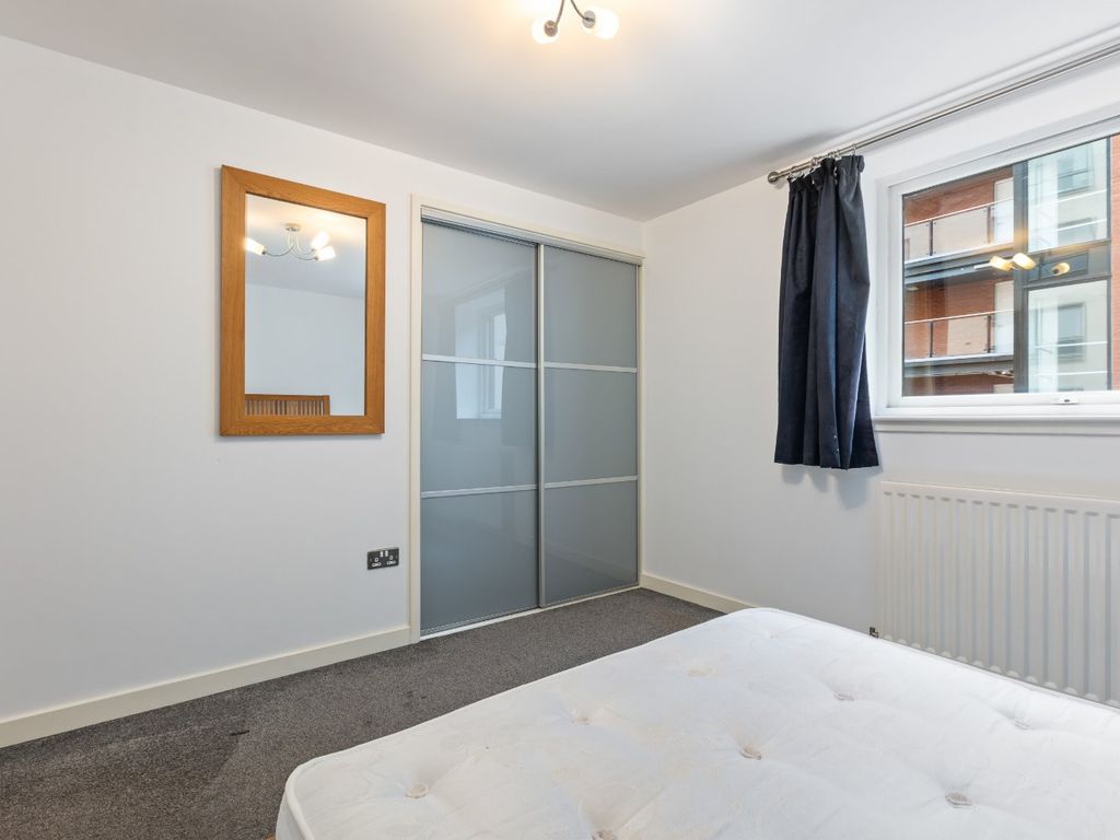 2 bed flat for sale in Dunlop Street, Glasgow G1, £240,000