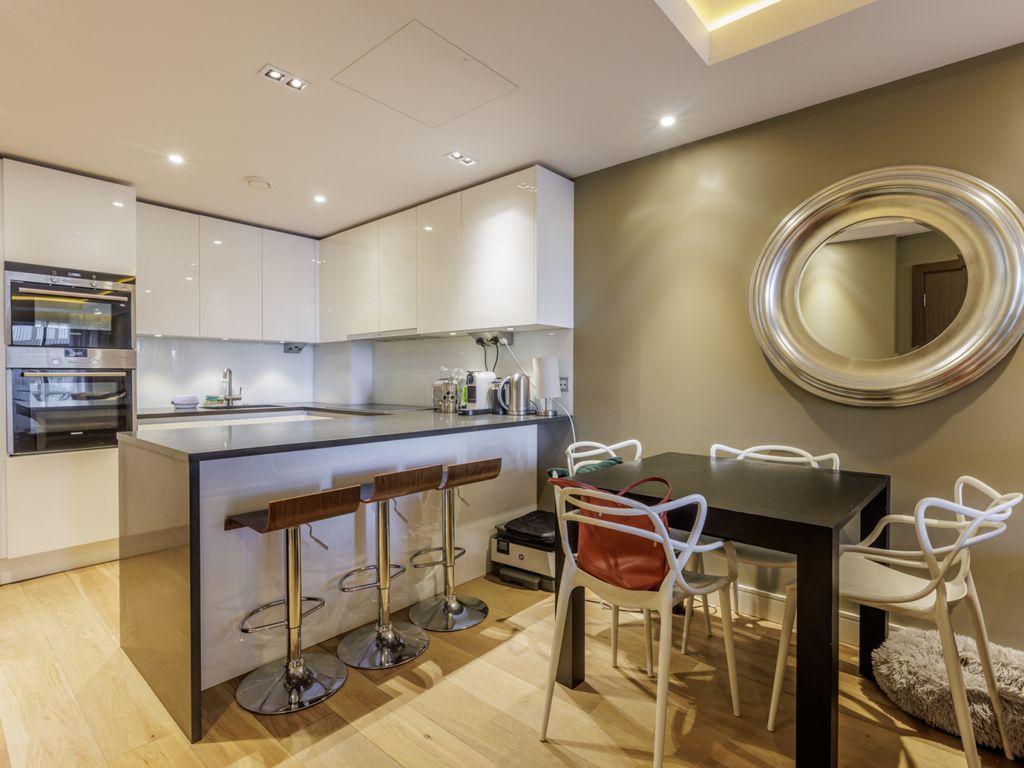 1 bed flat for sale in Parr's Way, Hammersmith W6, £655,000
