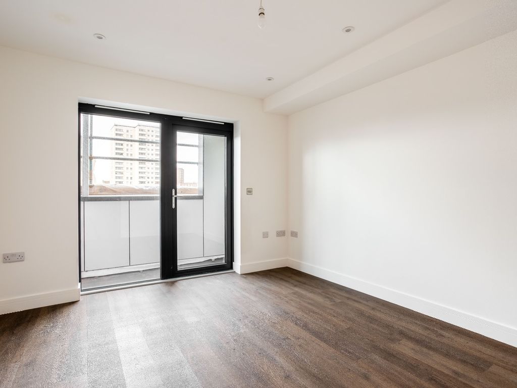 2 bed flat to rent in Somerset Street, Brighton BN2, £1,800 pcm