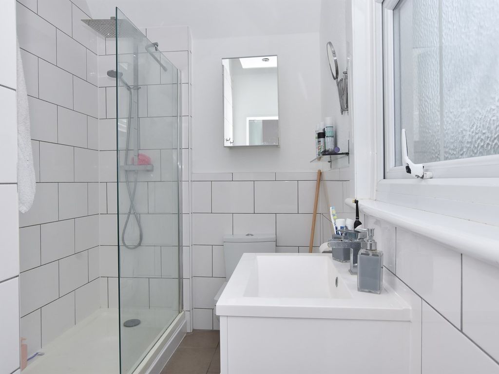1 bed flat for sale in Bromley Road, Beckenham BR3, £280,000