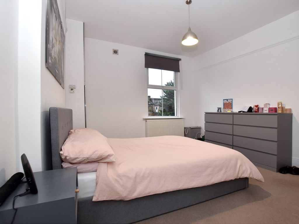 1 bed flat for sale in Bromley Road, Beckenham BR3, £280,000