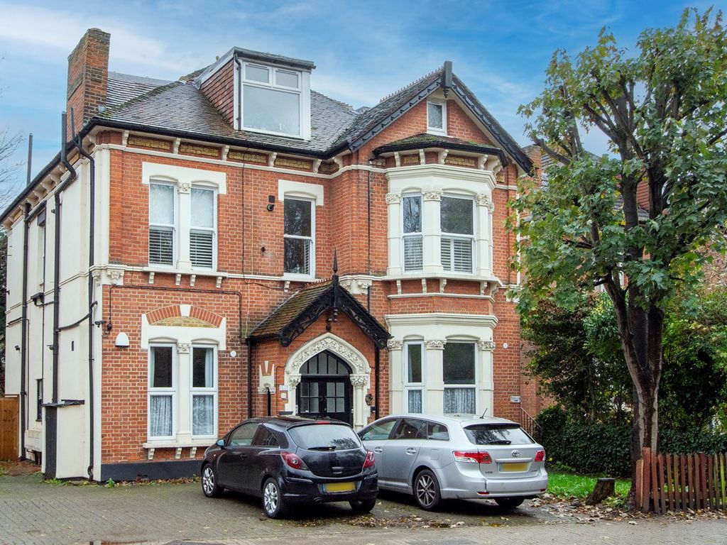 1 bed flat for sale in Bromley Road, Beckenham BR3, £280,000