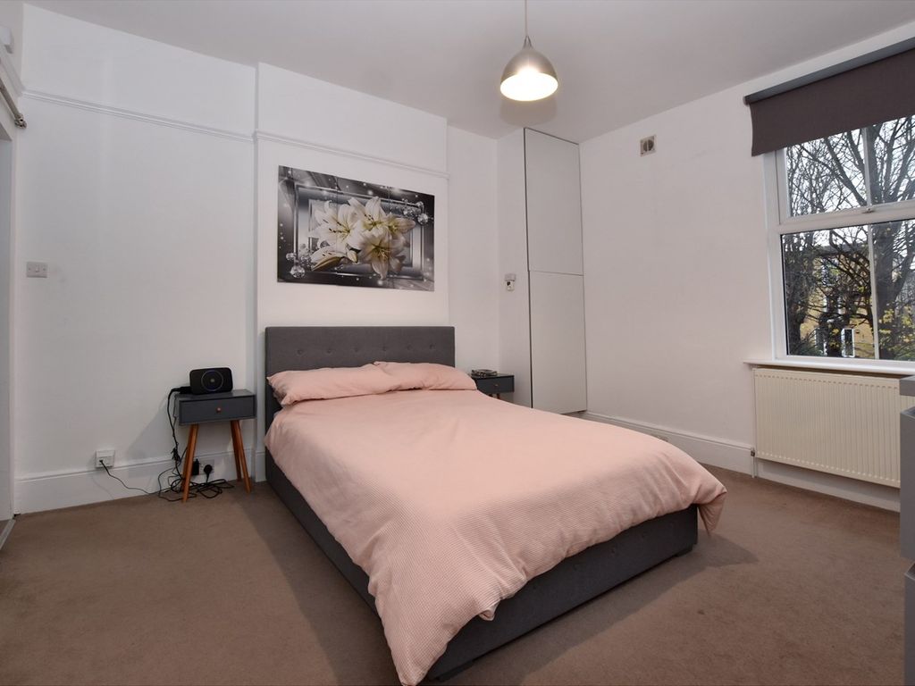 1 bed flat for sale in Bromley Road, Beckenham BR3, £280,000