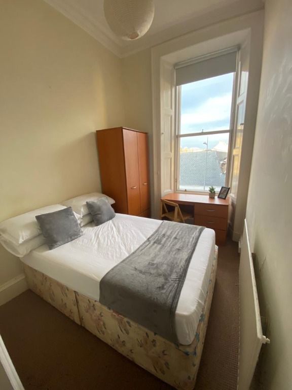 1 bed flat to rent in Morningside Road, Morningside, Edinburgh EH10, £660 pcm