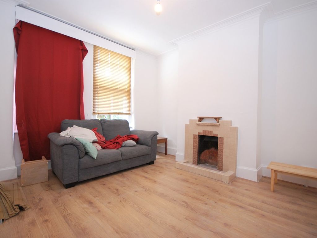 4 bed detached house to rent in Kingswood Road, Brixton SW2, £3,000 pcm