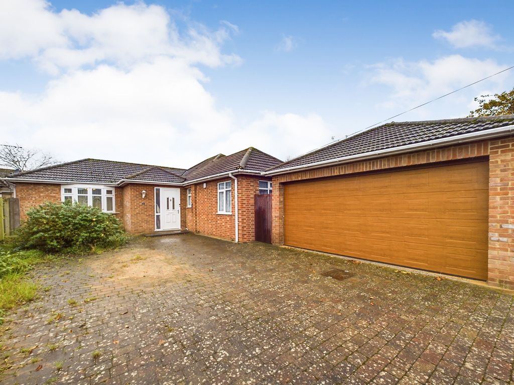 3 bed detached bungalow for sale in Green End Road, Sawtry, Cambridgeshire. PE28, £350,000