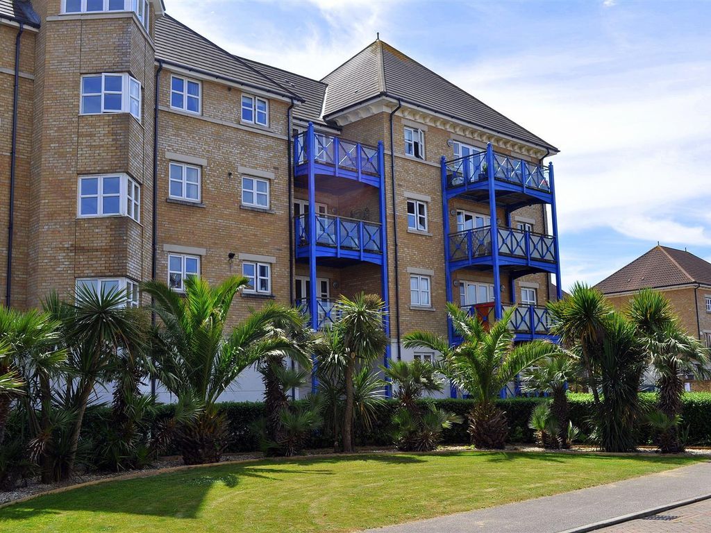 2 bed flat to rent in Callao Quay, Sovereign Harbour North, Eastbourne BN23, £1,000 pcm