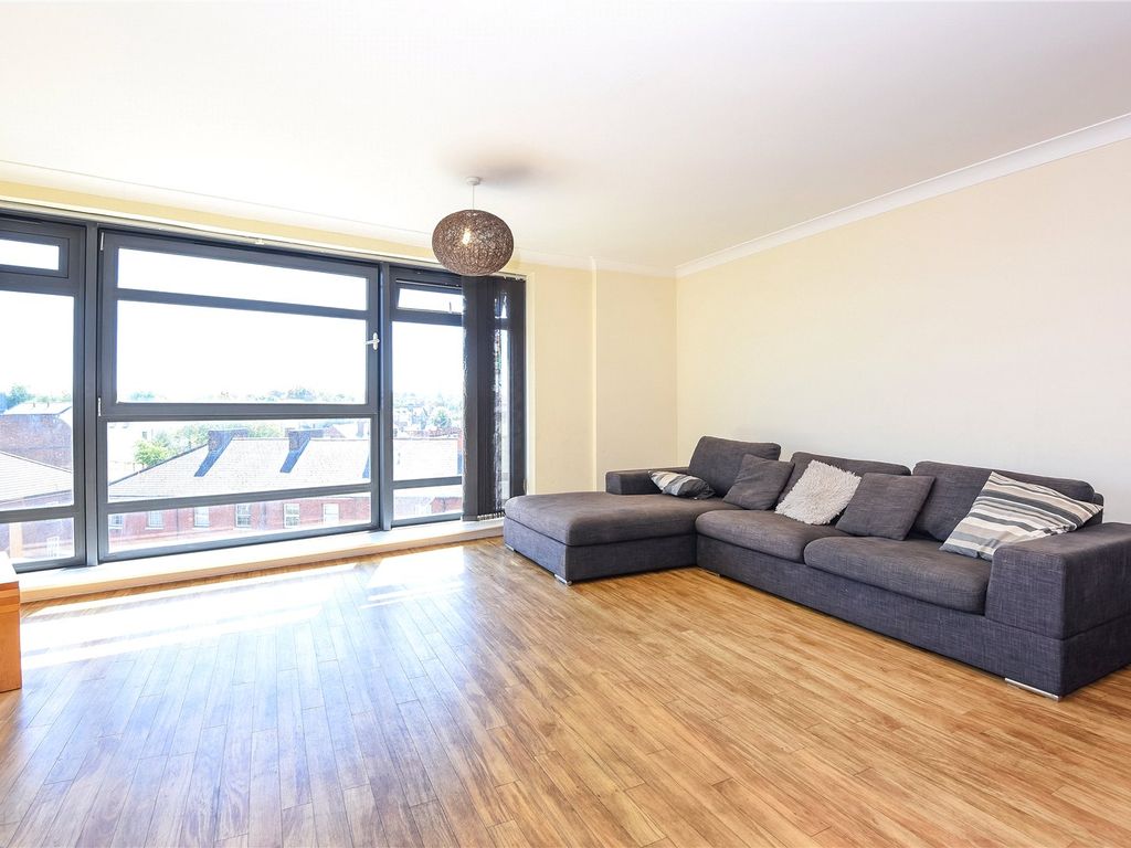 2 bed flat to rent in Kennet Street, Reading, Berkshire RG1, £1,550 pcm