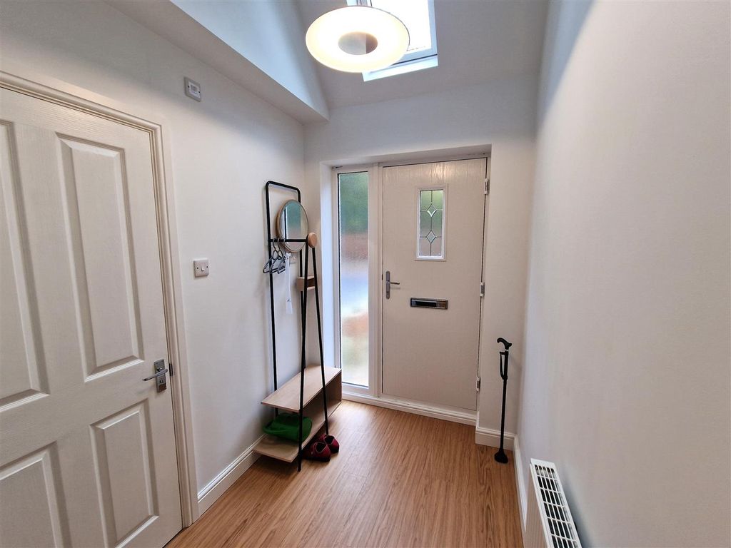 1 bed detached house for sale in Church Road, Derry Hill, Calne SN11, £269,500