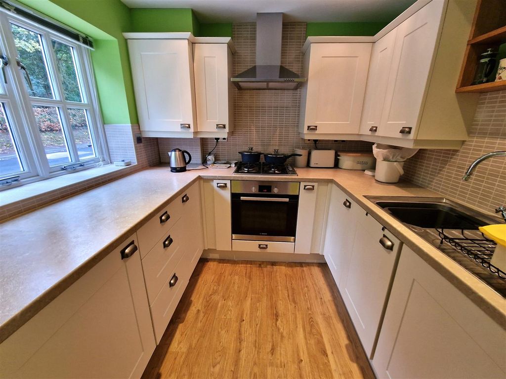 1 bed detached house for sale in Church Road, Derry Hill, Calne SN11, £269,500