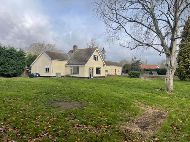 3 bed cottage to rent in Rocklands Road, Lower Stow Bedon NR17, £1,300 pcm