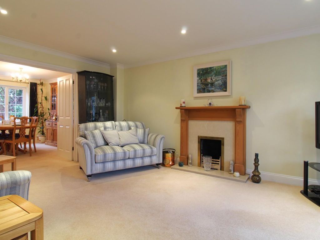 4 bed detached house for sale in Bramley Close, Shefford SG17, £650,000