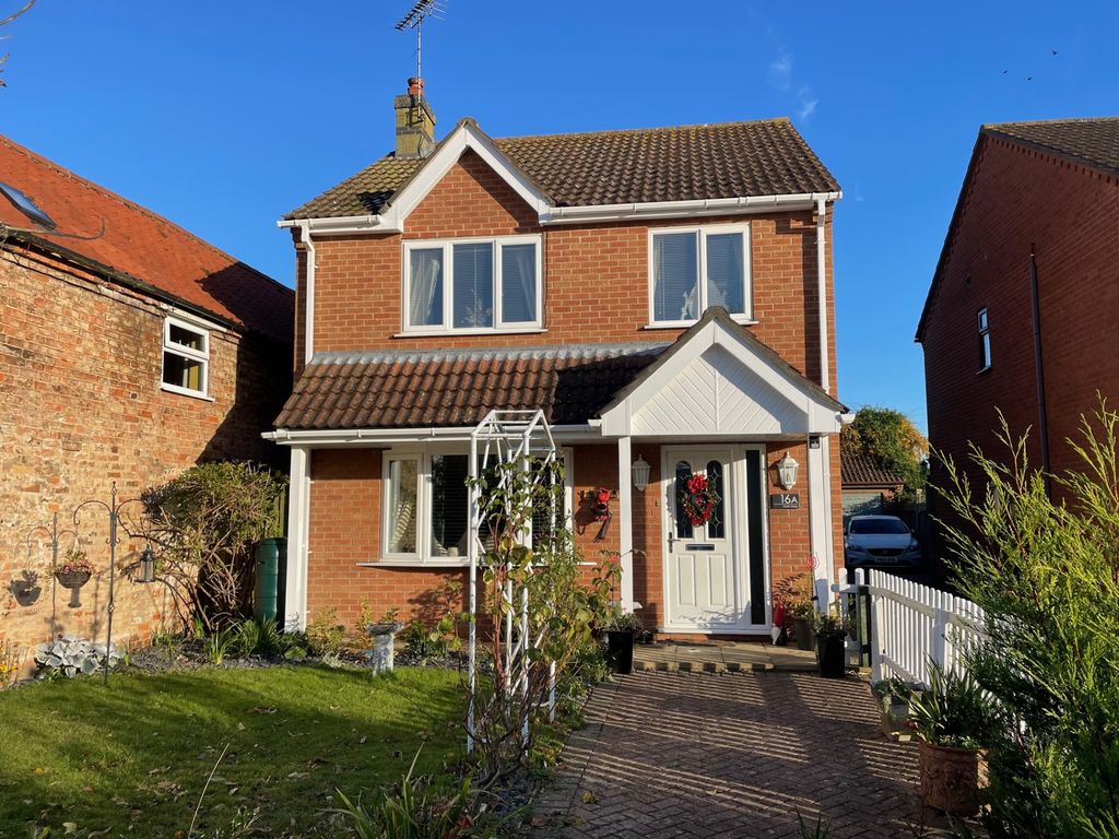 3 bed detached house for sale in North Street, Digby LN4, £285,000