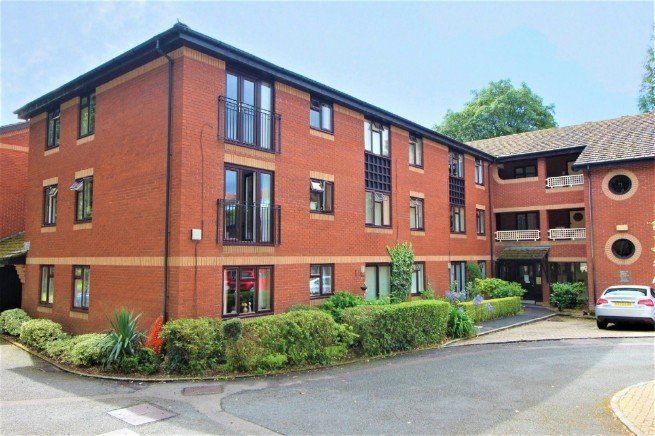 2 bed flat for sale in Oldway Road, Paignton TQ3, £139,950