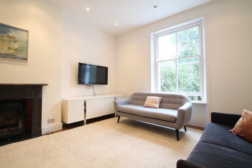 3 bed flat to rent in Bassett Road, London W10, £4,099 pcm