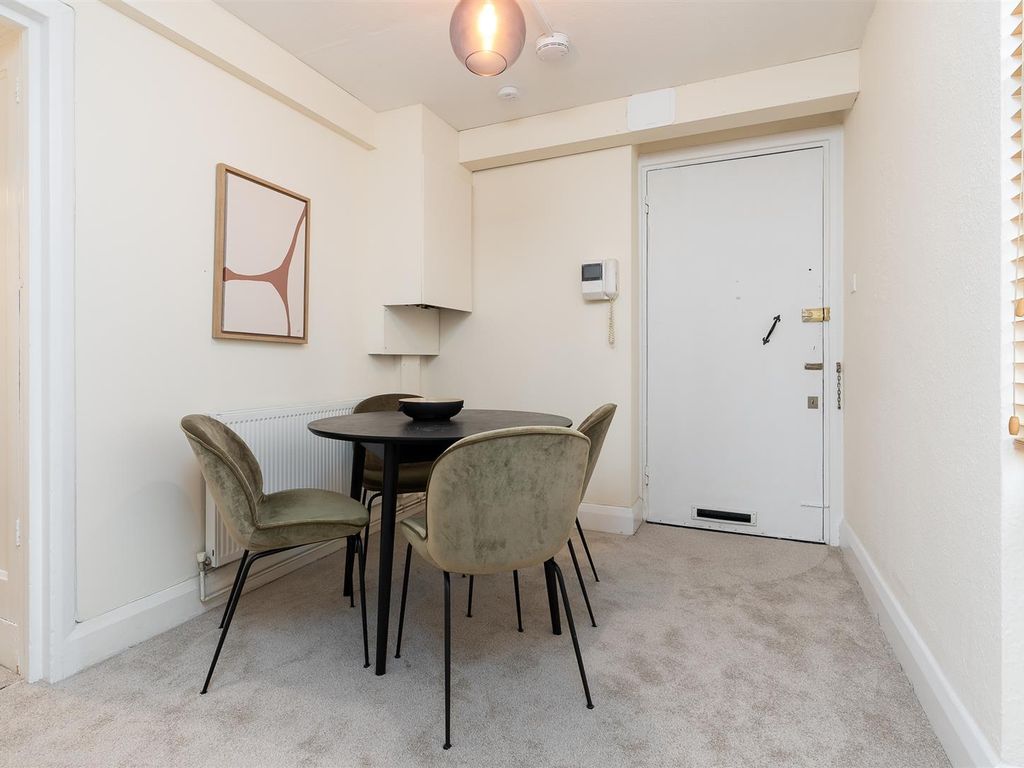 3 bed flat to rent in Great Cumberland Place, London W1H, £4,500 pcm