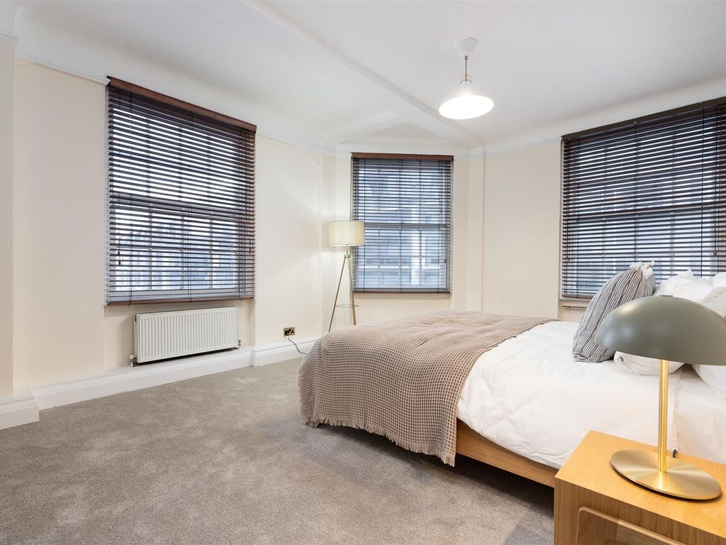 3 bed flat to rent in Great Cumberland Place, London W1H, £4,500 pcm