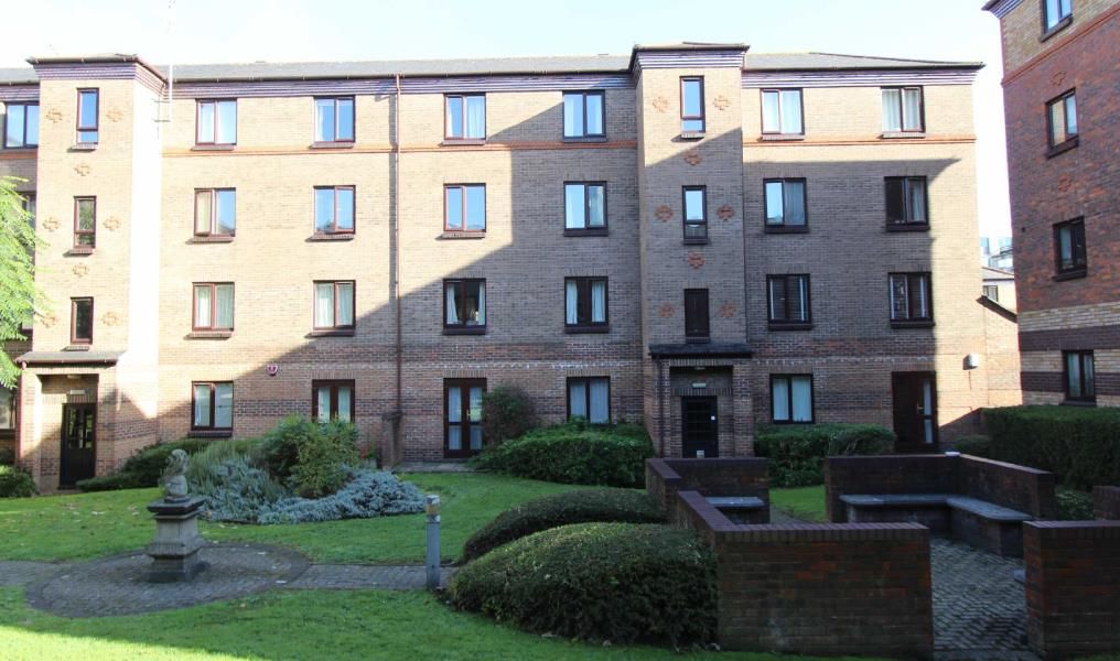 2 bed flat to rent in Somerset Street, Redcliffe, Bristol BS1, £1,300 pcm