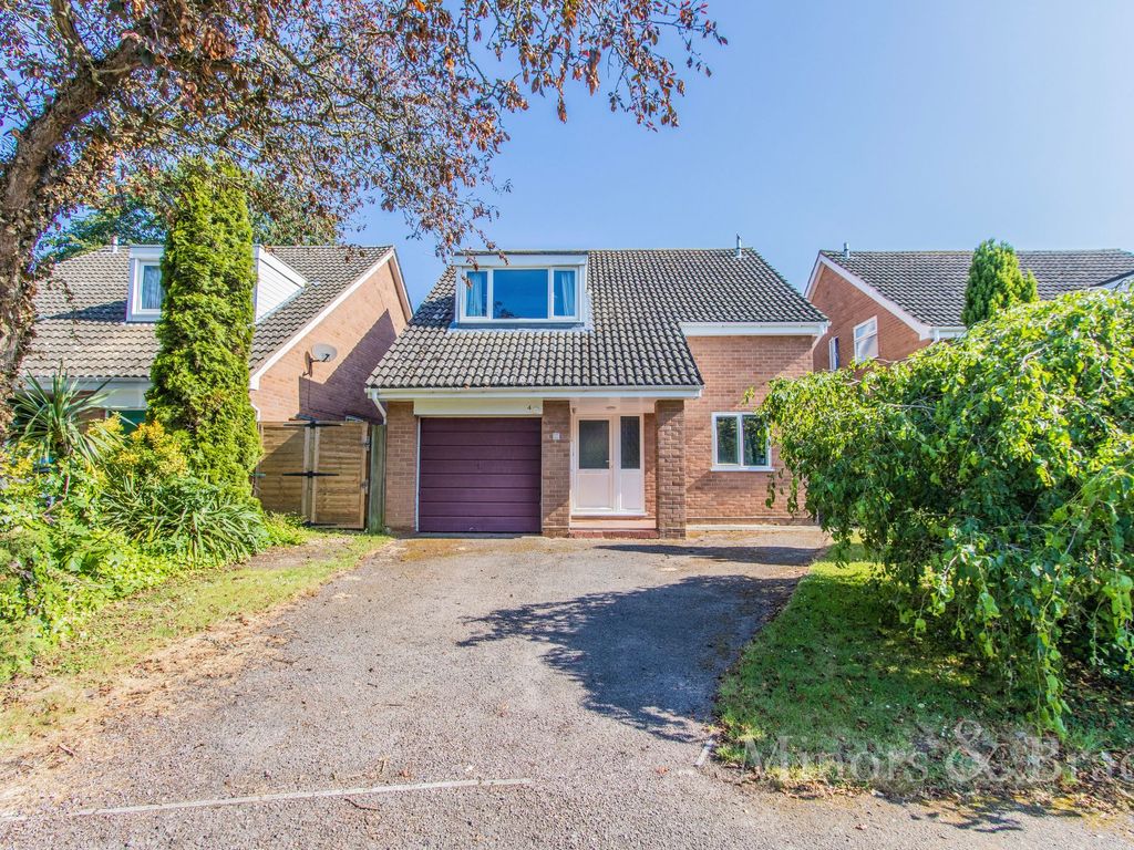 3 bed detached house for sale in Burgess Way, Brooke NR15, £340,000