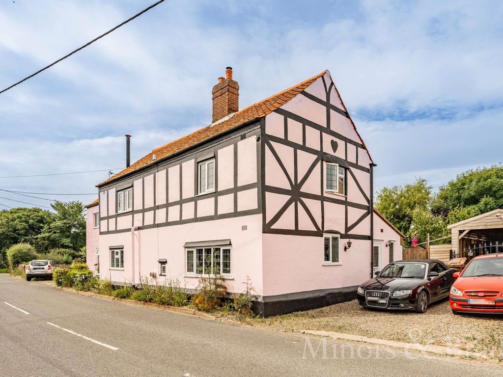 3 bed detached house for sale in Whimpwell Street, Happisburgh NR12, £400,000