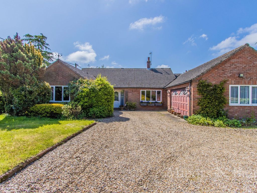 3 bed detached bungalow for sale in The Street, Hindolveston NR20, £425,000