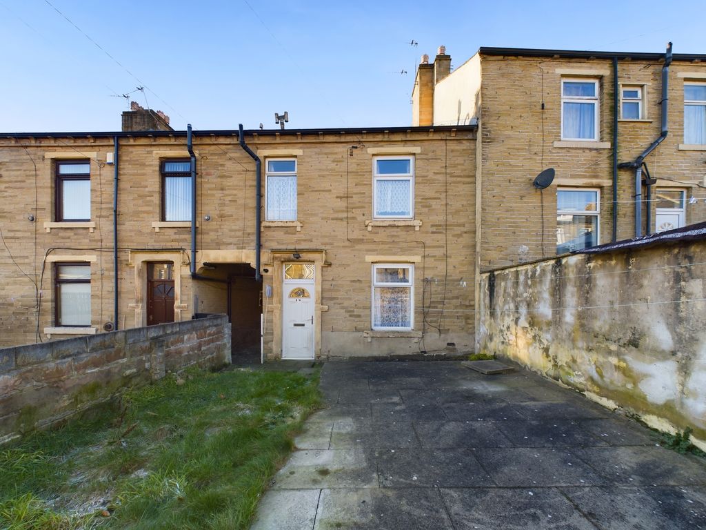 2 bed terraced house for sale in Girlington Road, Bradford BD8, £80,000