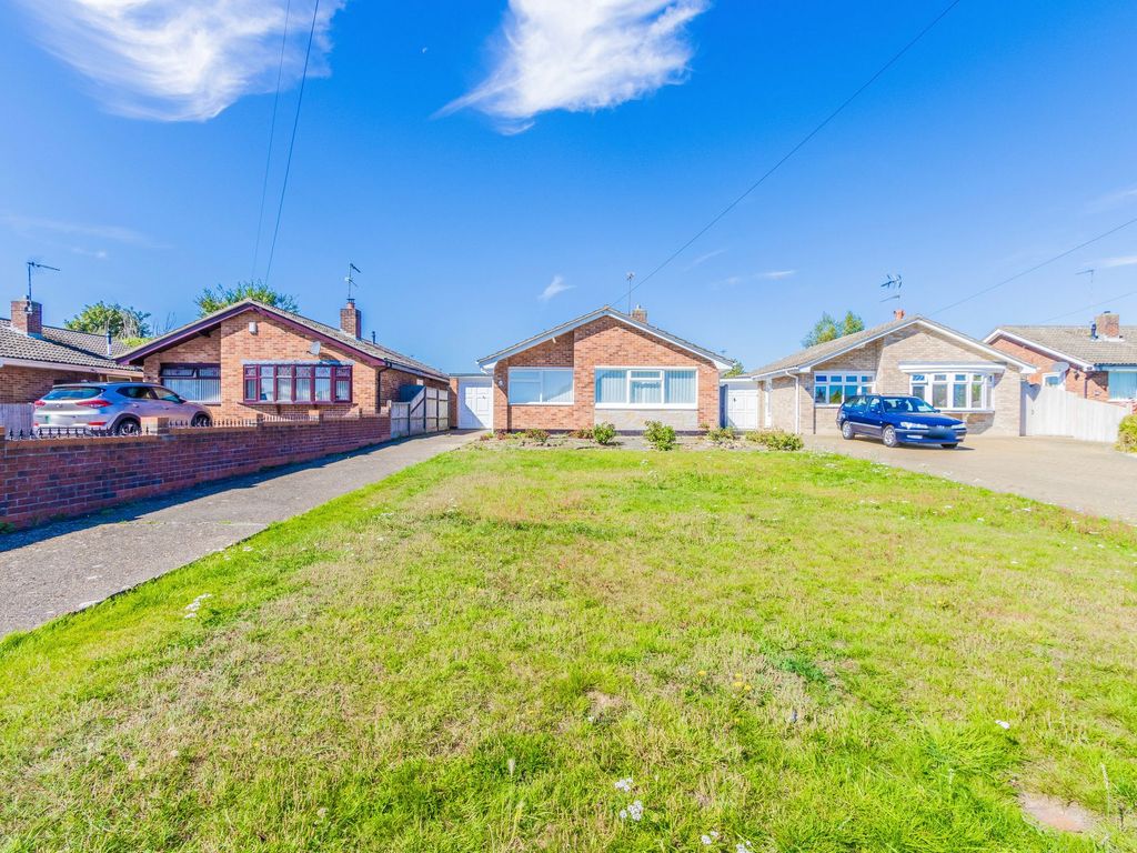 2 bed detached bungalow for sale in Chedgrave Road, Lowestoft NR33, £230,000