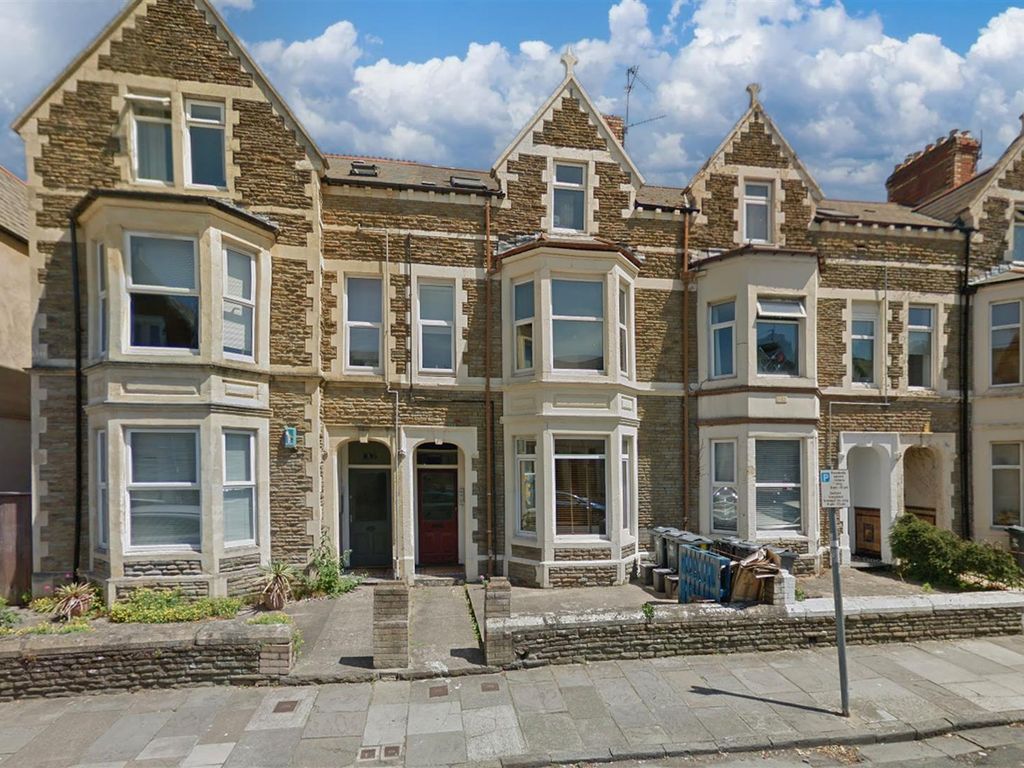 2 bed flat for sale in Claude Road, Roath, Cardiff CF24, £150,000