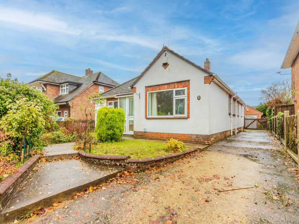 3 bed detached bungalow for sale in Ipswich Road, Norwich NR4, £440,000