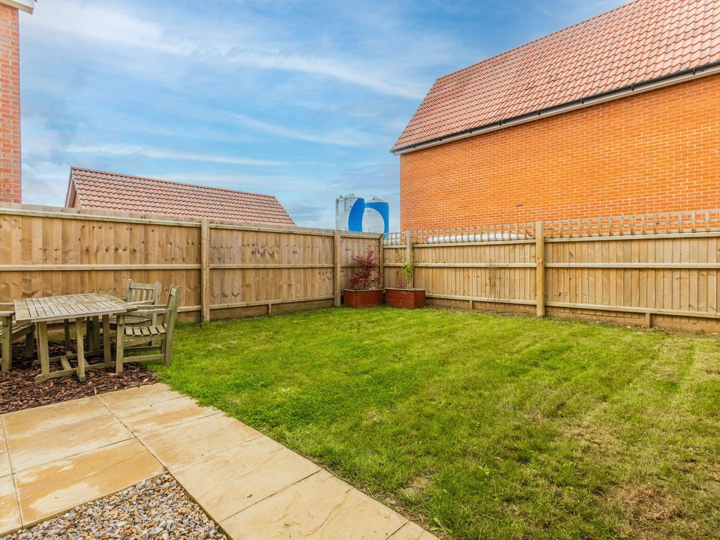 3 bed detached house for sale in Harness Maker Way, Hethersett NR9, £315,000