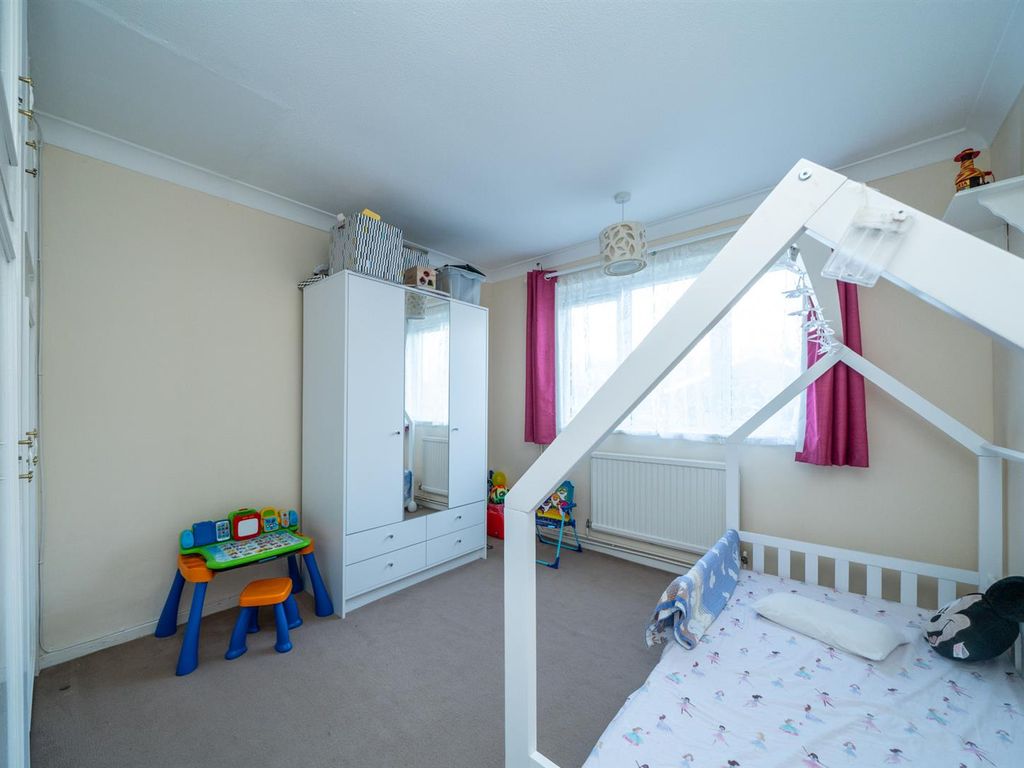 2 bed flat for sale in Datchworth Turn, Leverstock Green, Hemel Hempstead HP2, £235,000