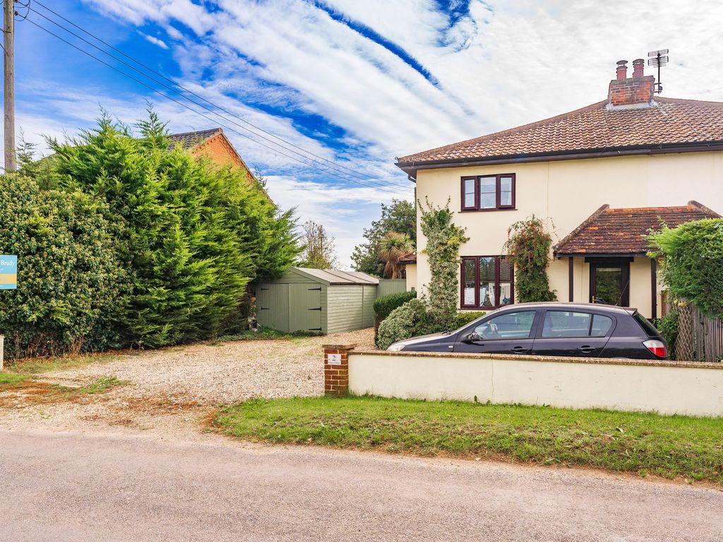 3 bed cottage for sale in Norwich Road, Barnham Broom NR9, £325,000