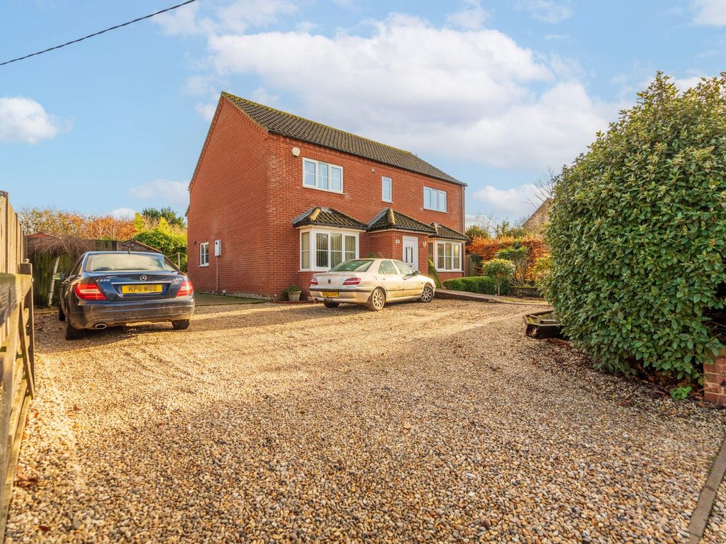 4 bed detached house for sale in The Street, Bintree NR20, £475,000